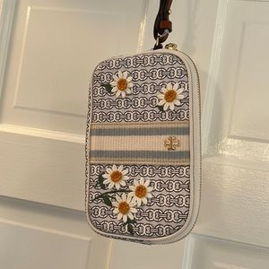 Tory Burch Gemini Link Canvas Appliqué Wristlet